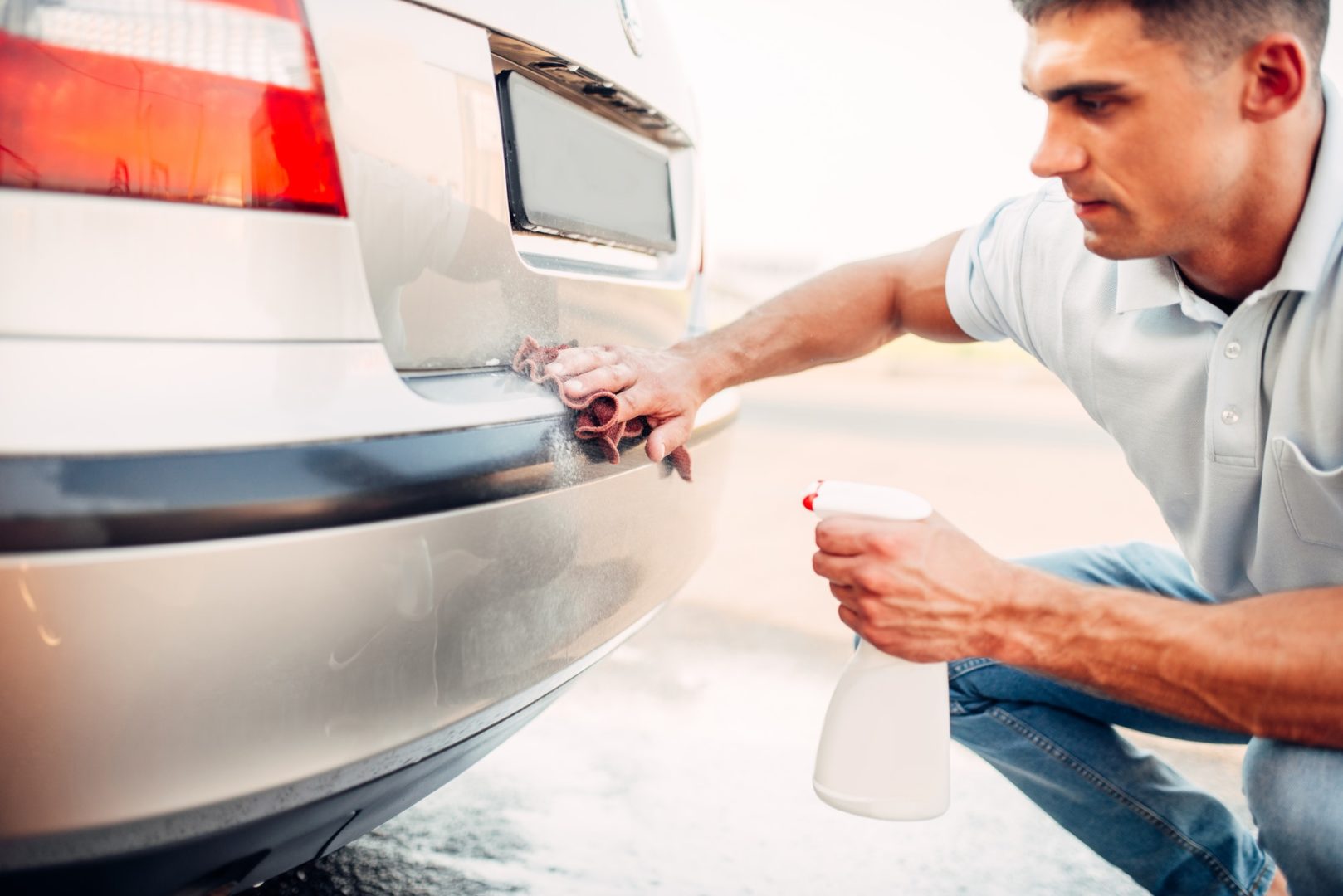 Automobile polishing on car wash station